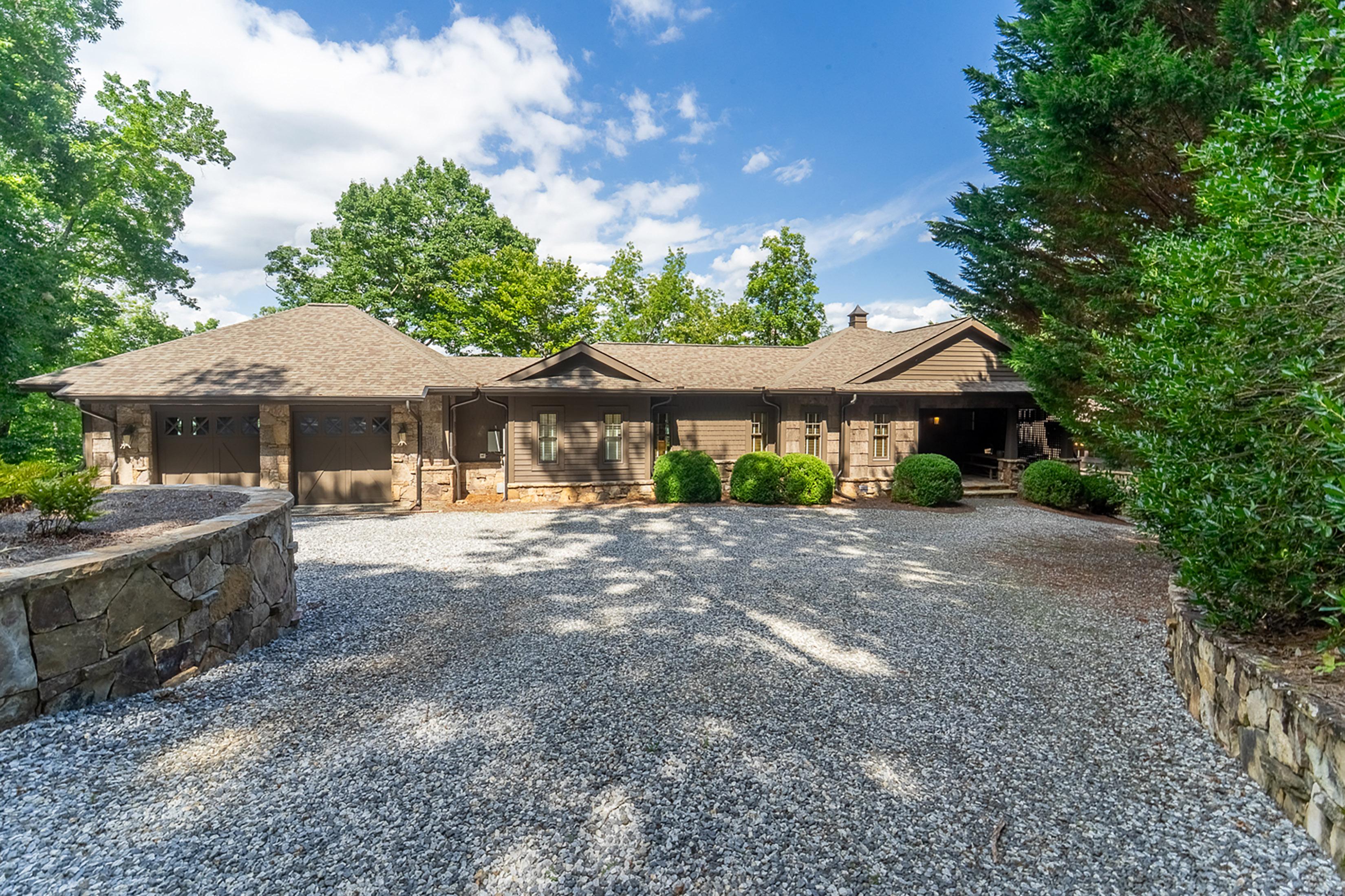Lady Bug Ln, Clayton, GA 30525
