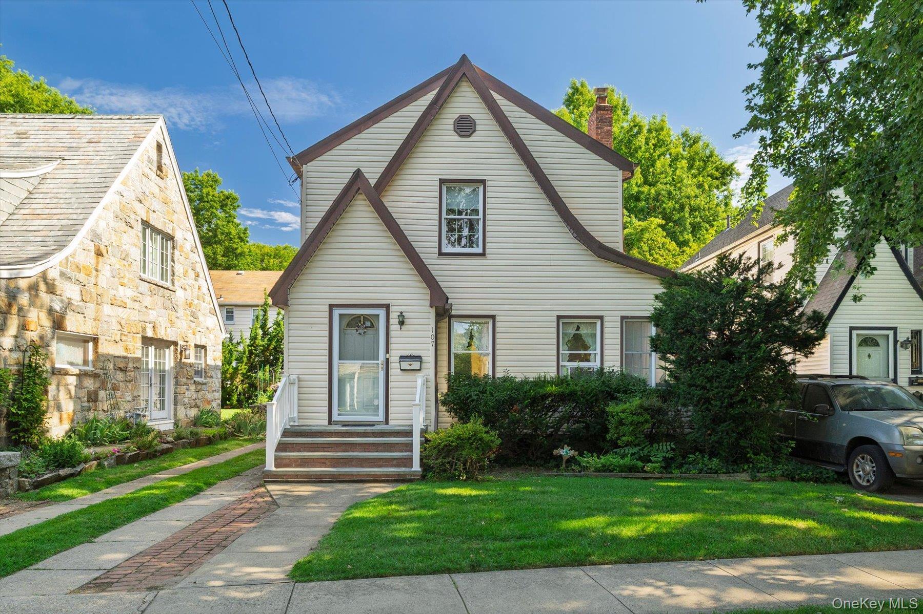 Cherry St, Floral Park, NY 11001