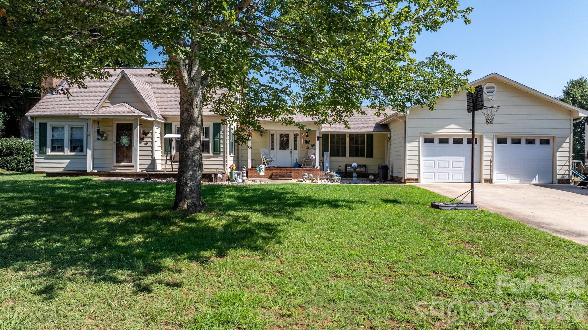Brentwood Cir, Lenoir, NC 28645