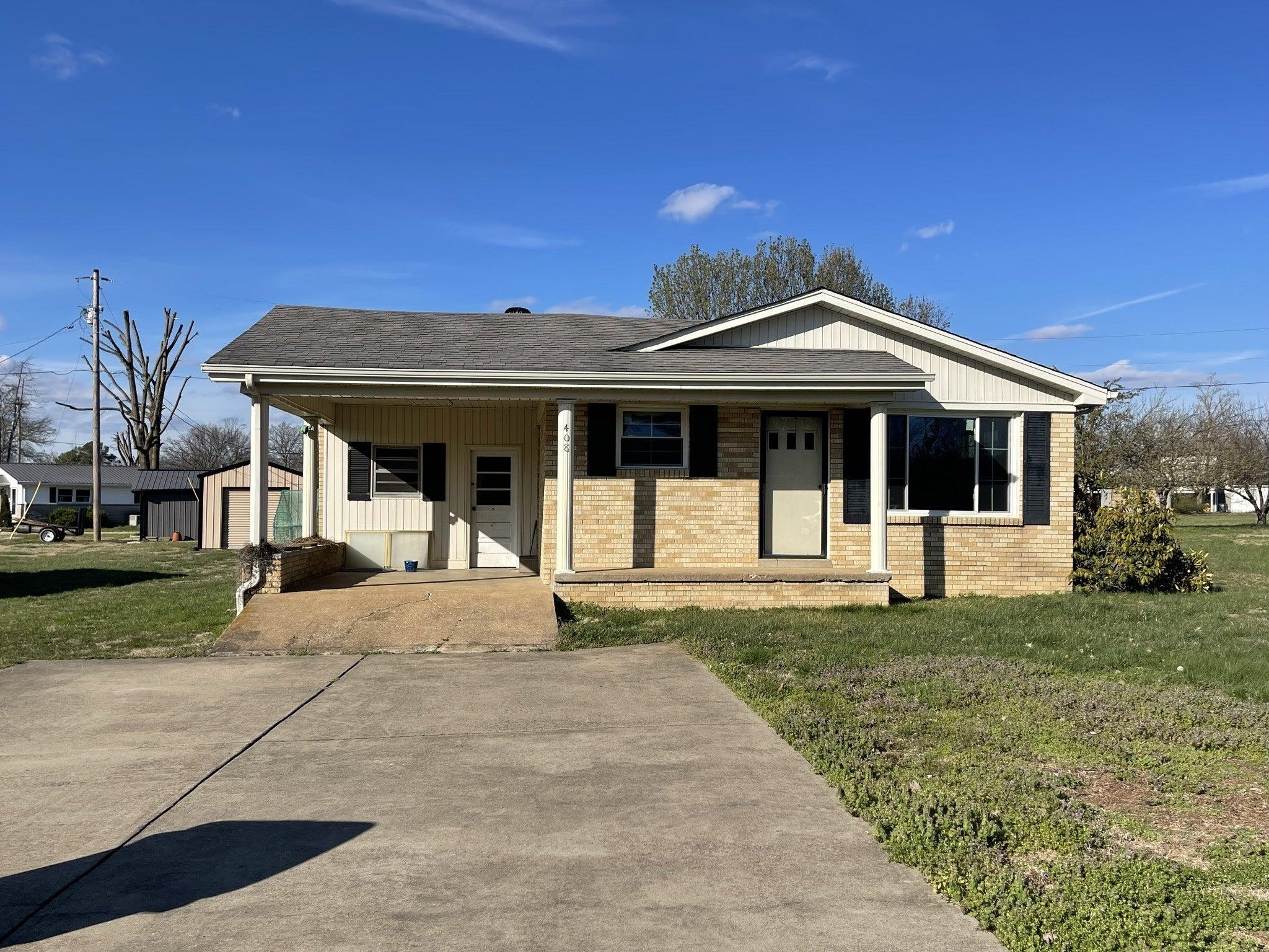Birch St, Lafayette, TN 37083