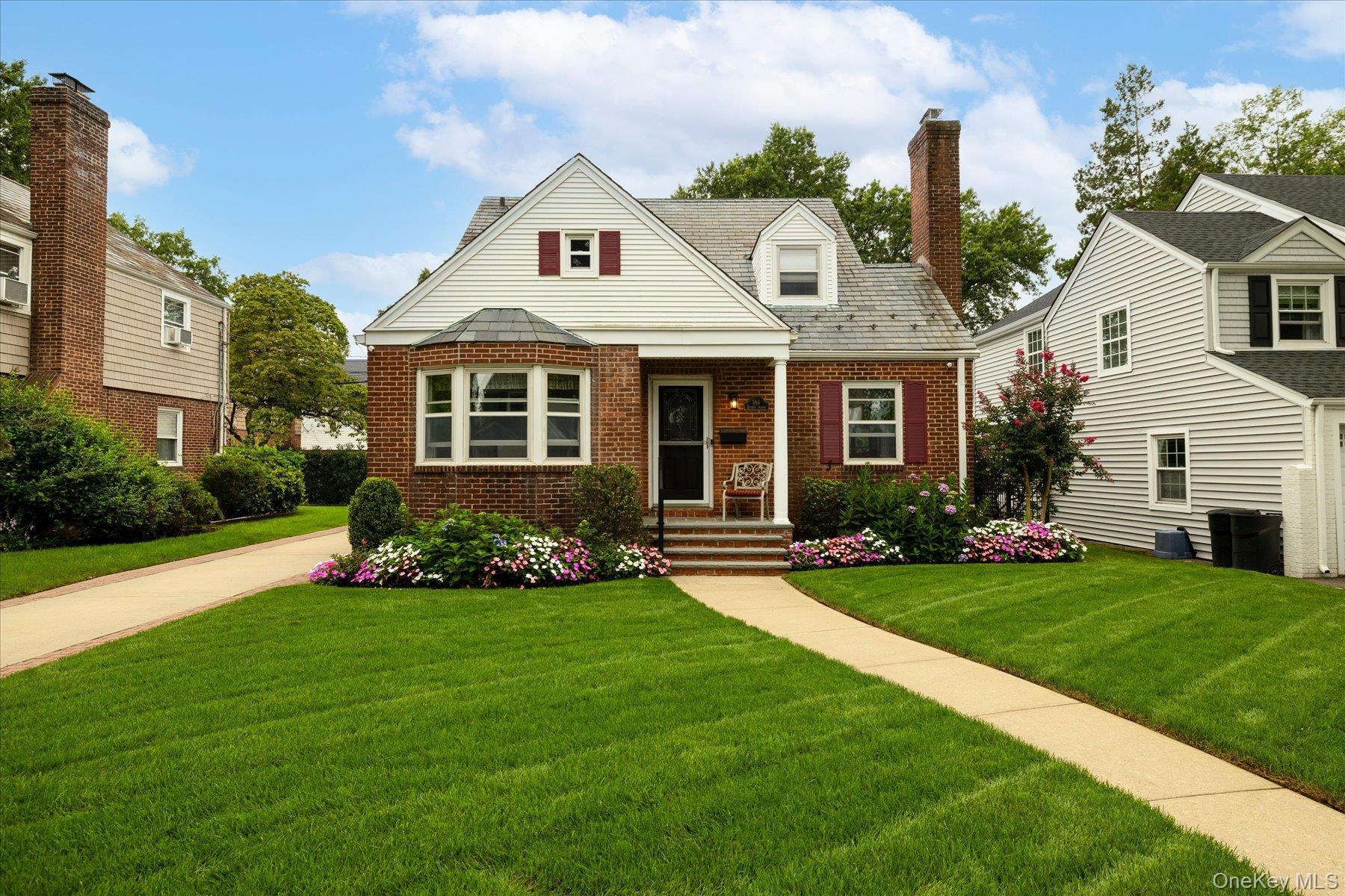 Beverly Ave, Floral Park, NY 11001