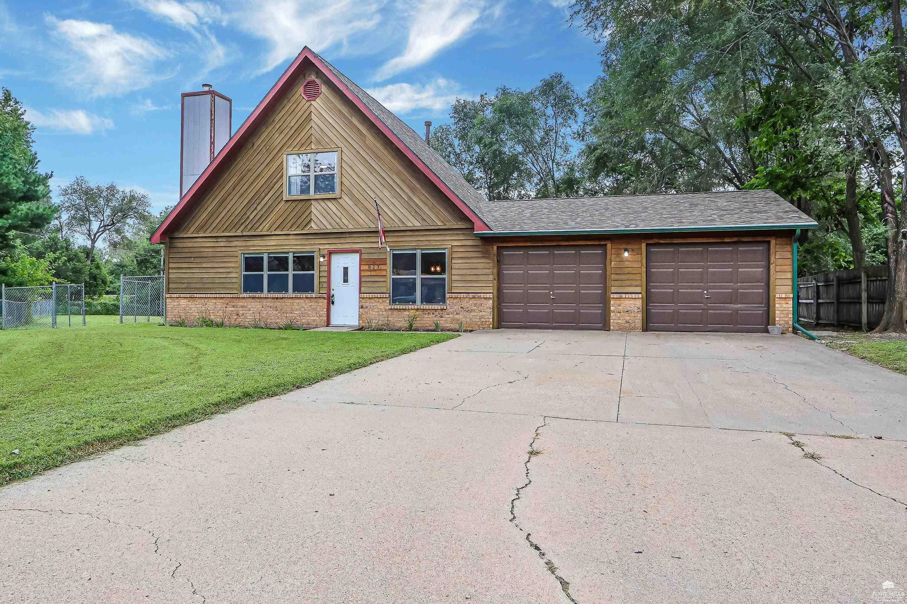Greenfield Cir, Manhattan, KS 66502