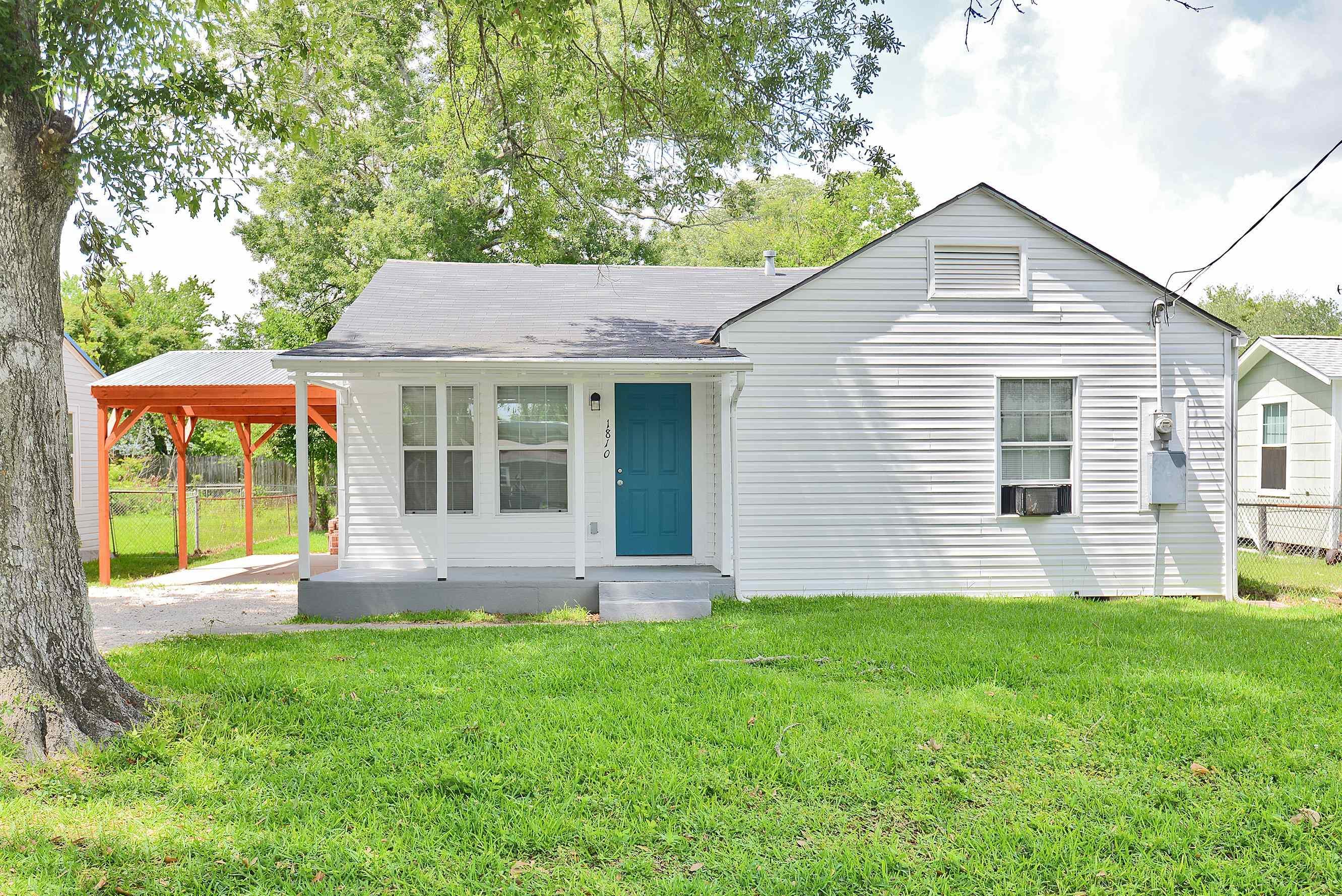 Crockett St, West Orange, TX 77630