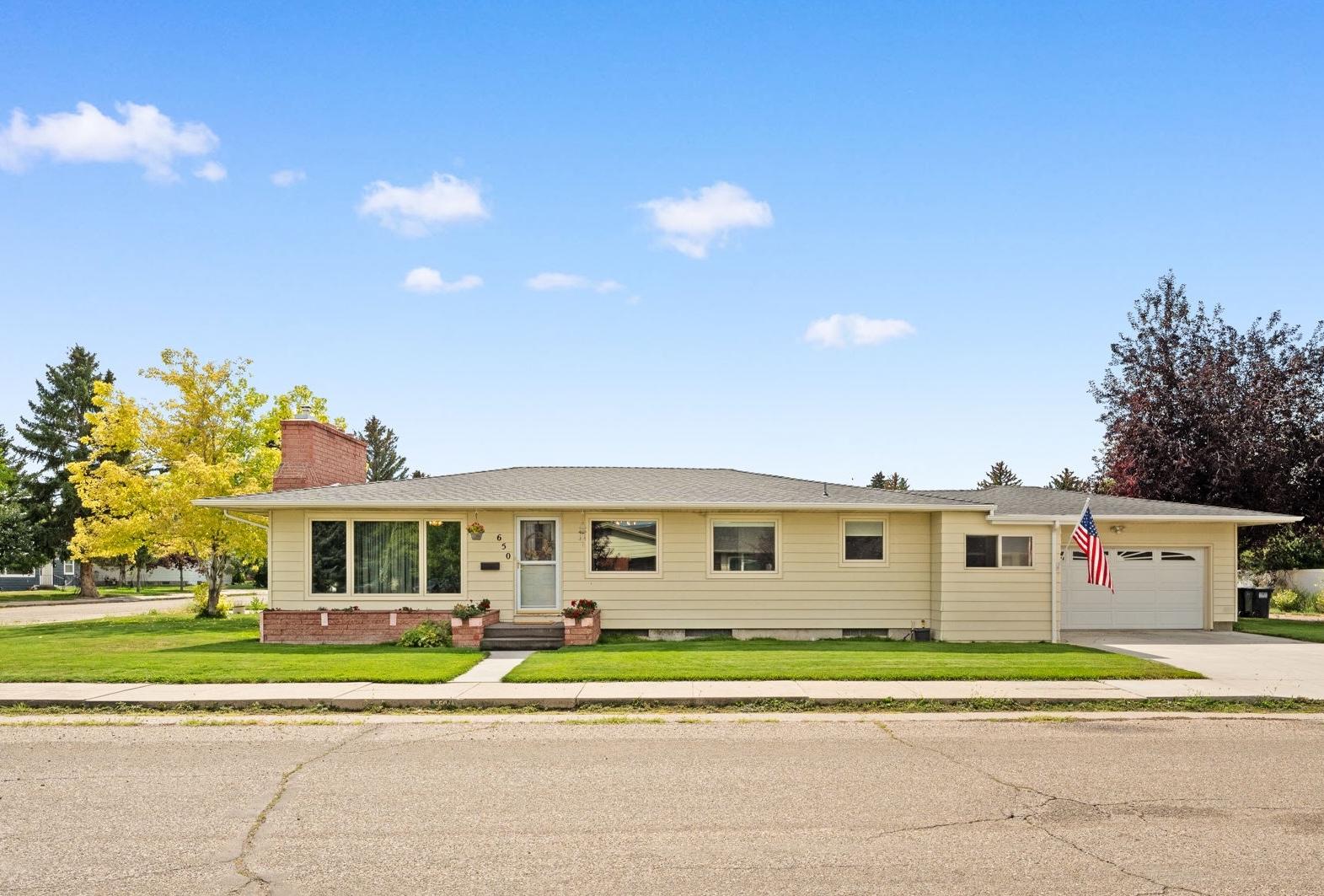 E Morse St, Dillon, MT 59725
