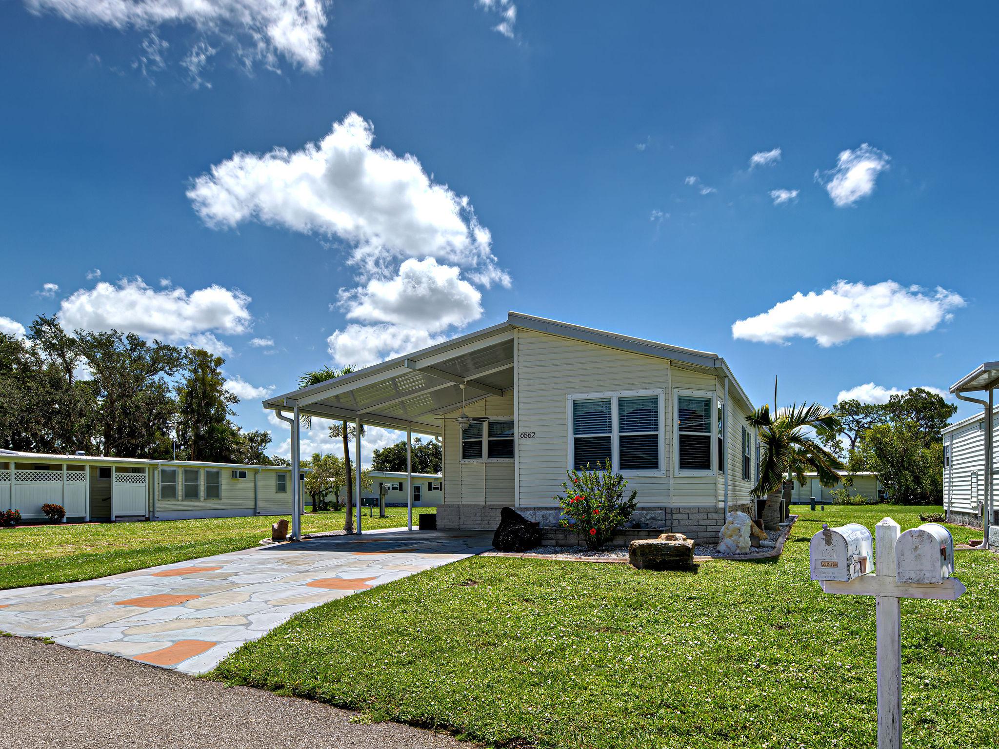 Hikina Dr, North Port, FL 34287