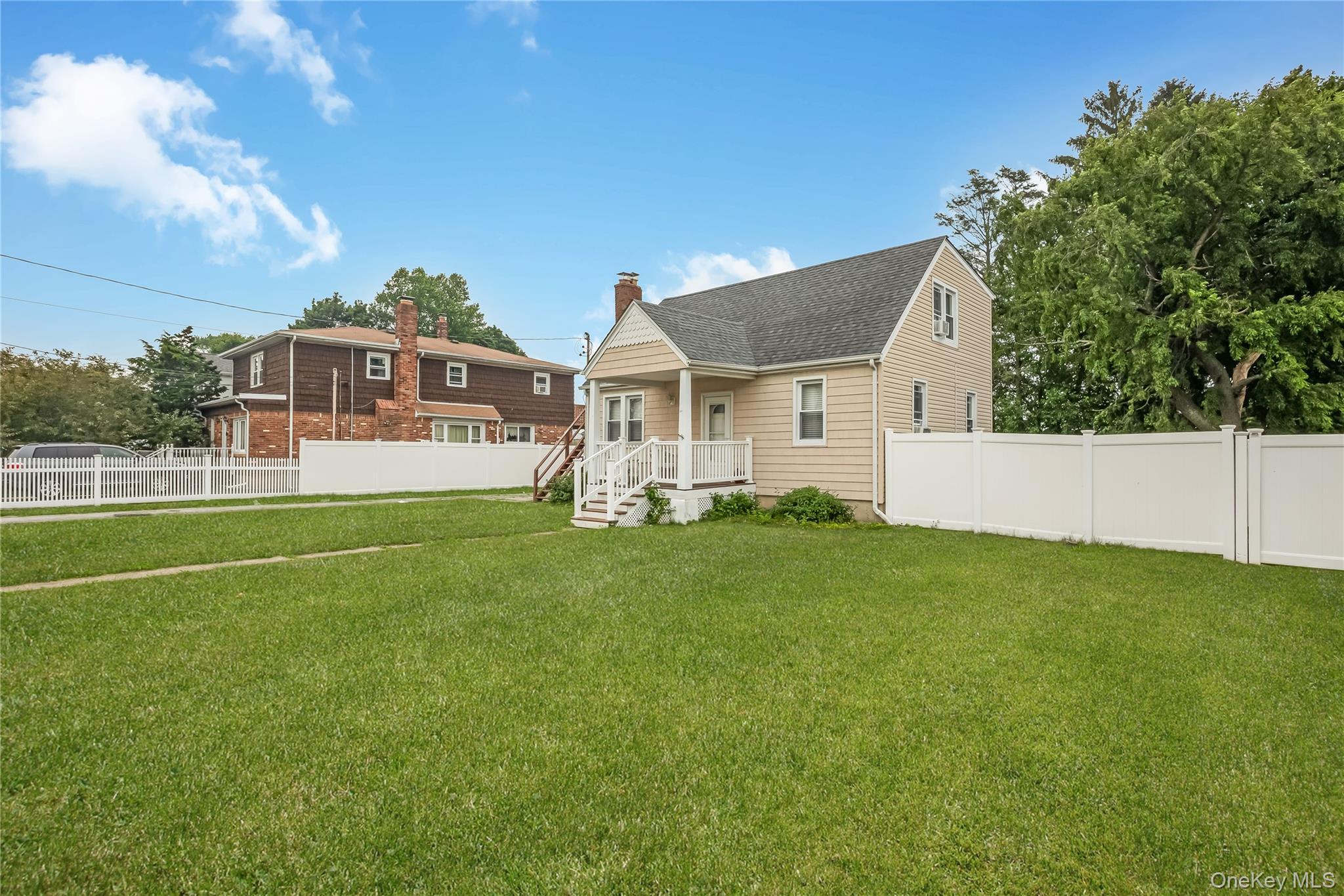 Cedar Ave, Farmingdale, NY 11735