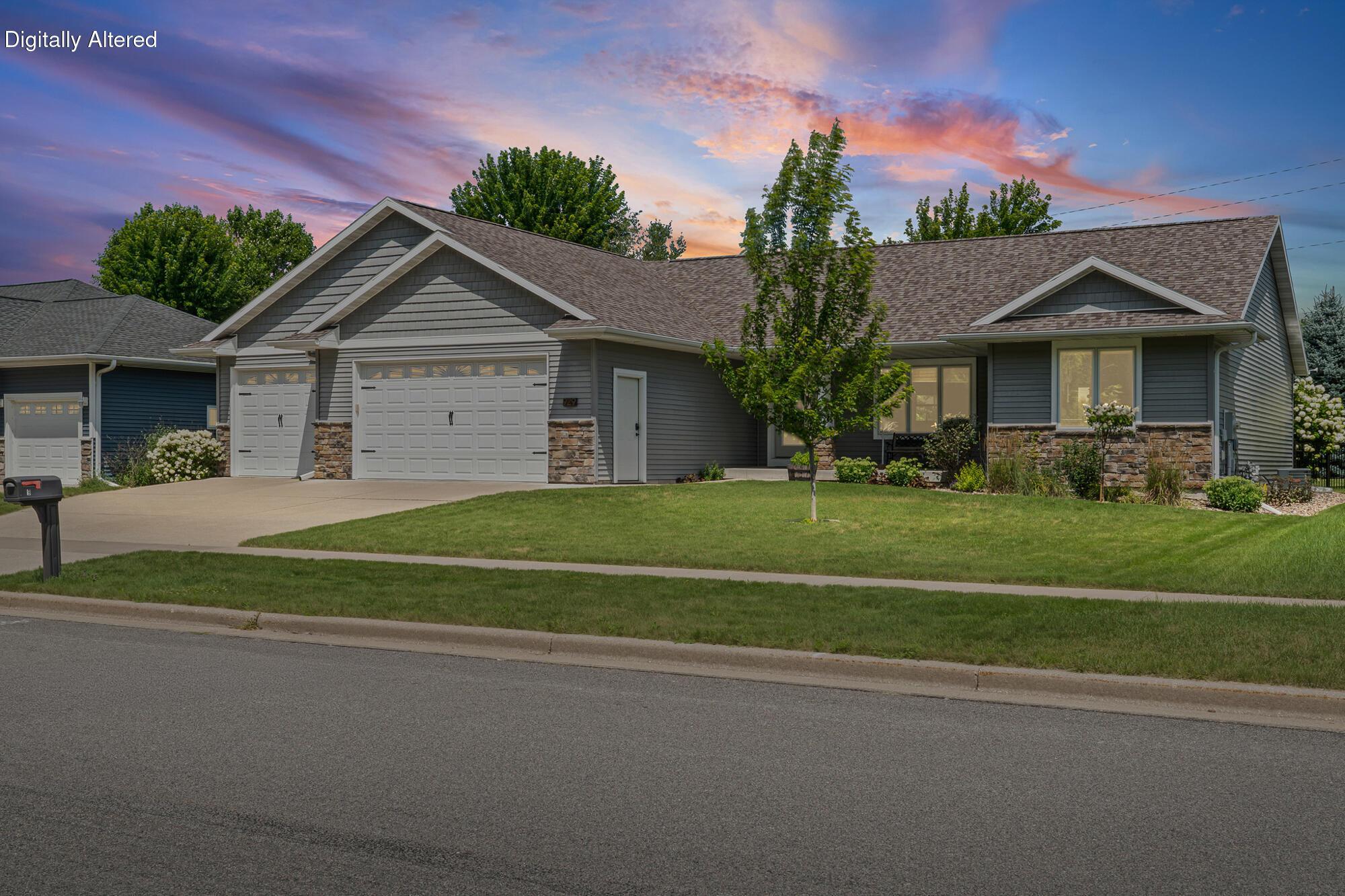 Rolling Oaks Dr, Onalaska, WI 54650