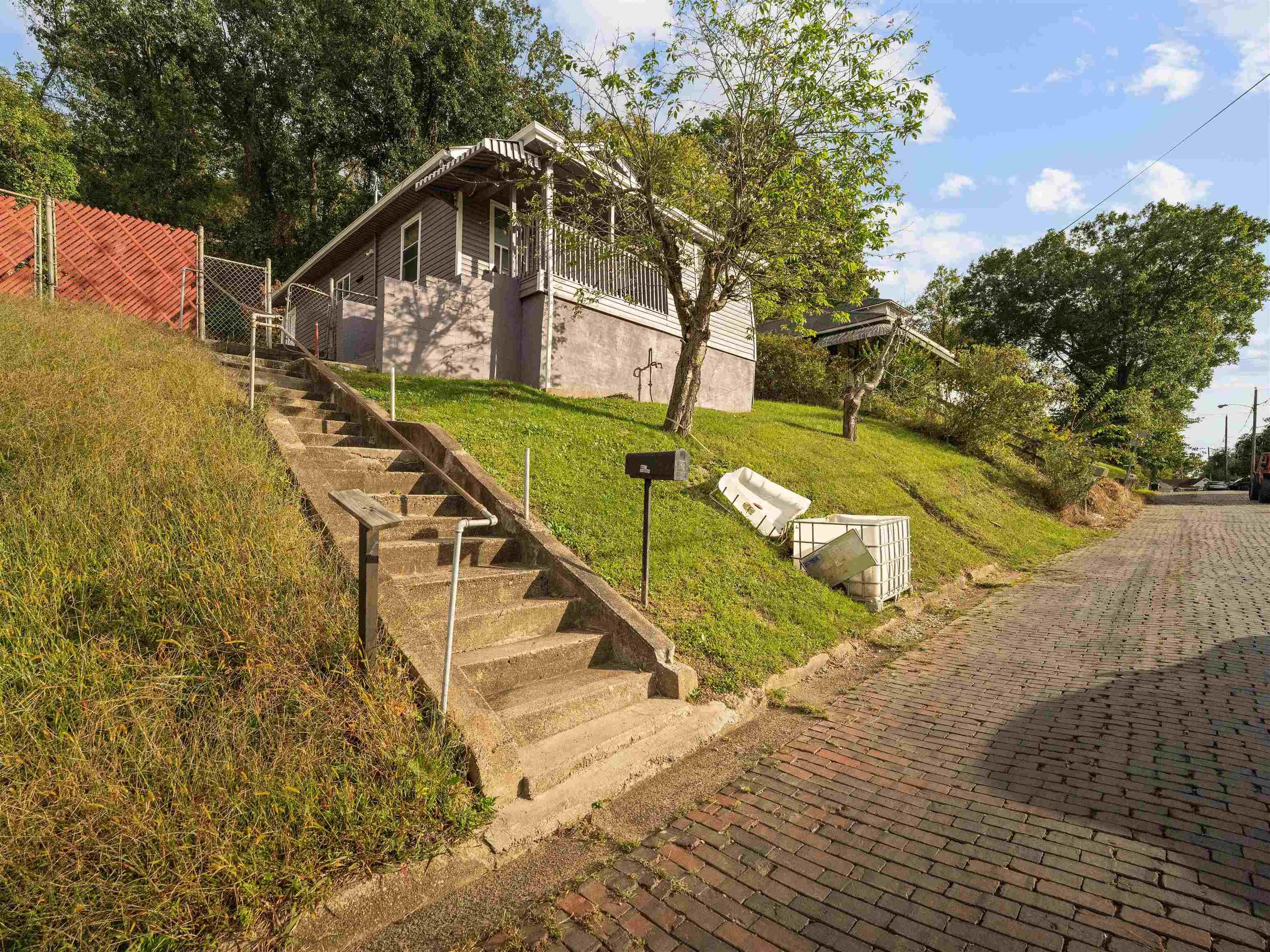 N High St, Huntington, WV 25702