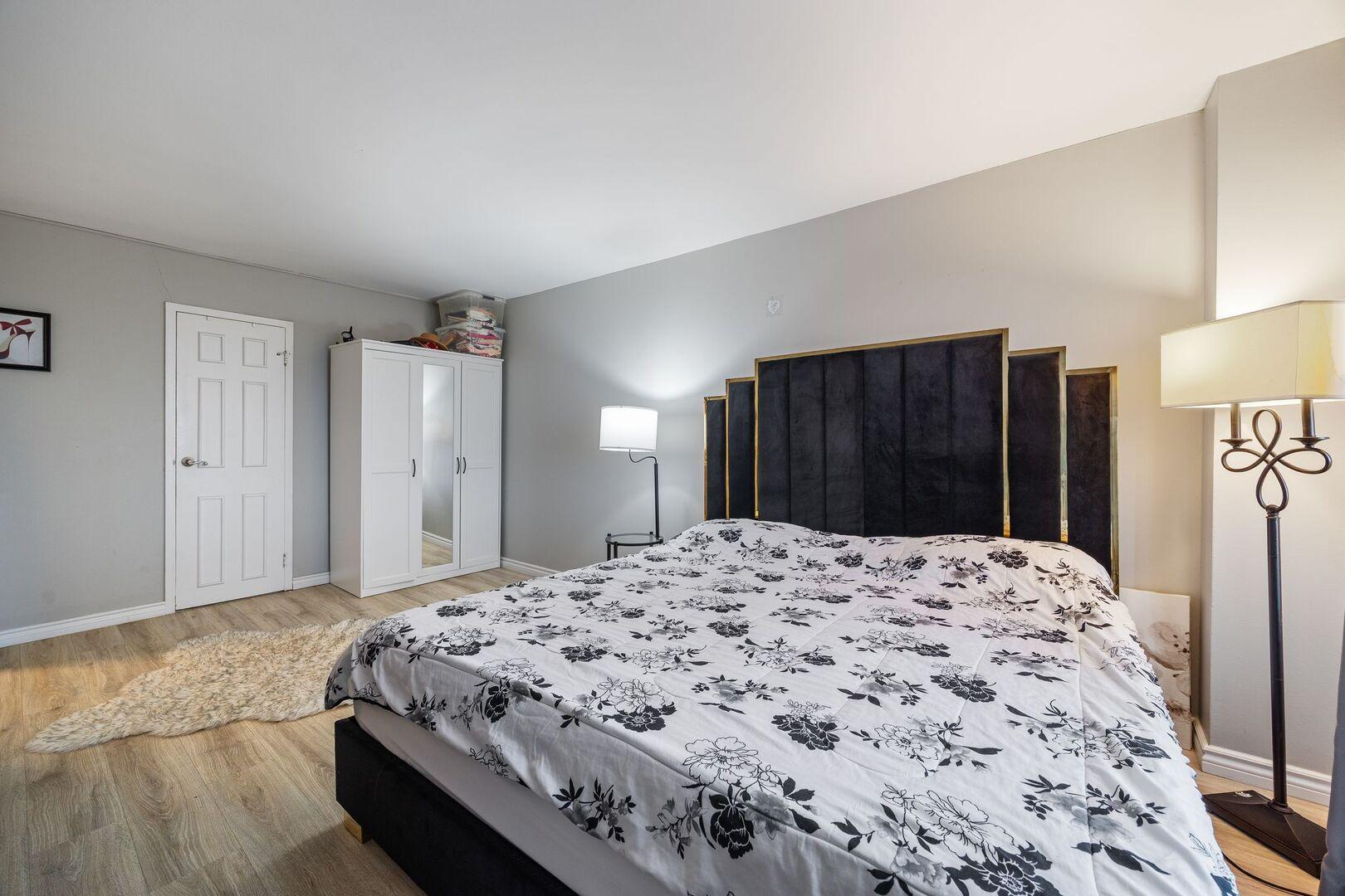 N Kedzie Ave, Chicago, IL 60645