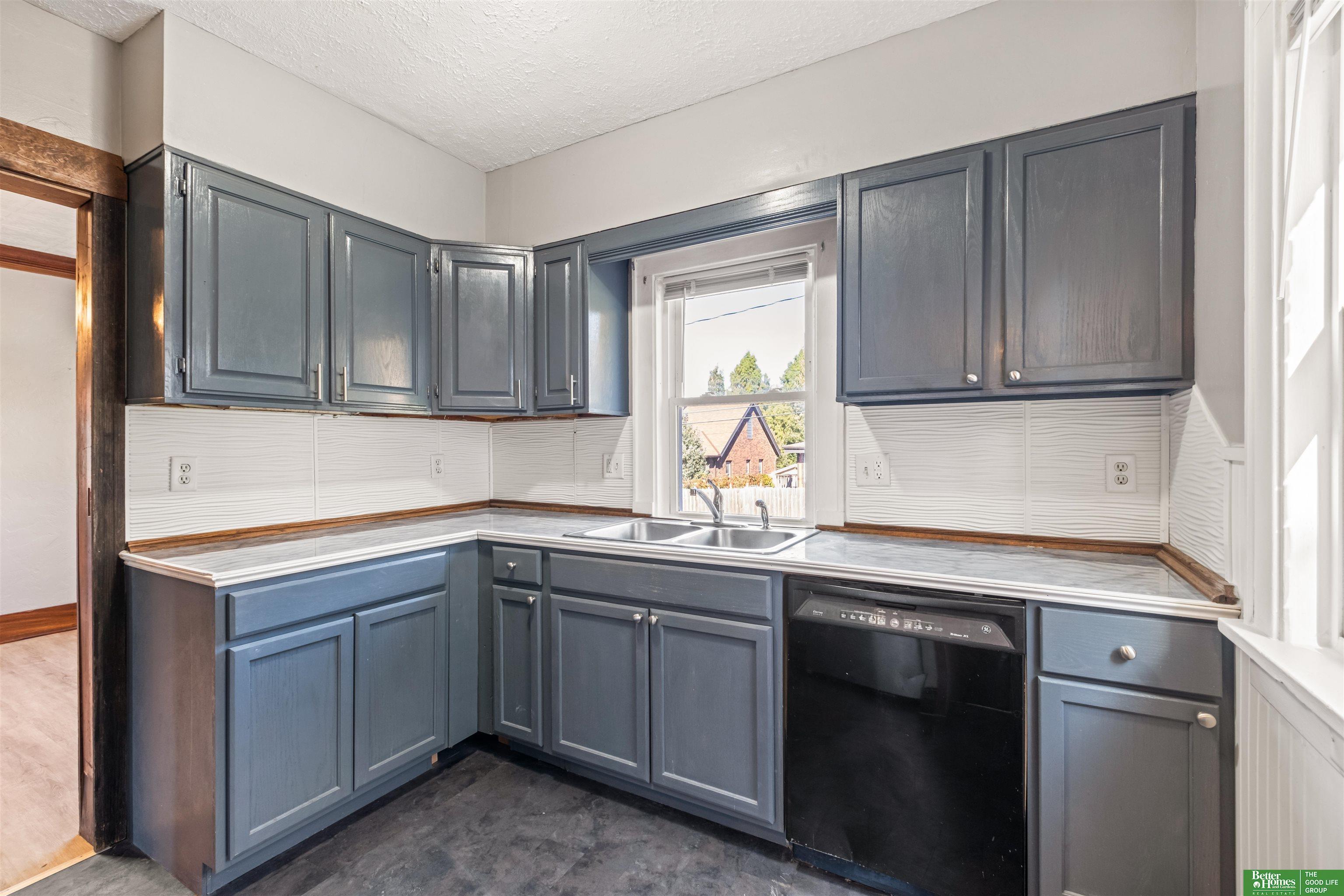 Center St, Omaha, NE 68105