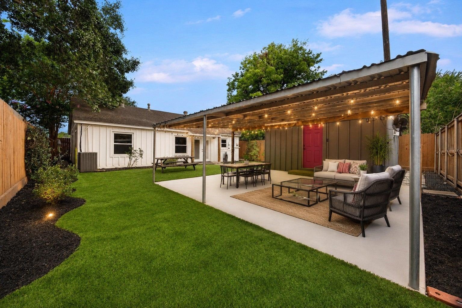 Walton St, Houston, TX 77009