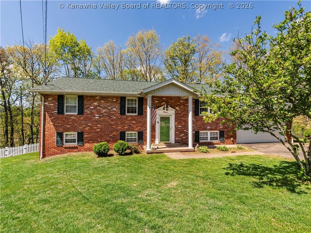 Brentwood Cir, Nitro, WV 25143
