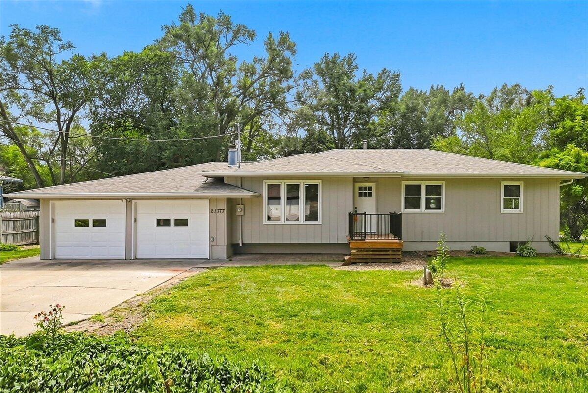 Green Valley Ave, Council Bluffs, IA 51503