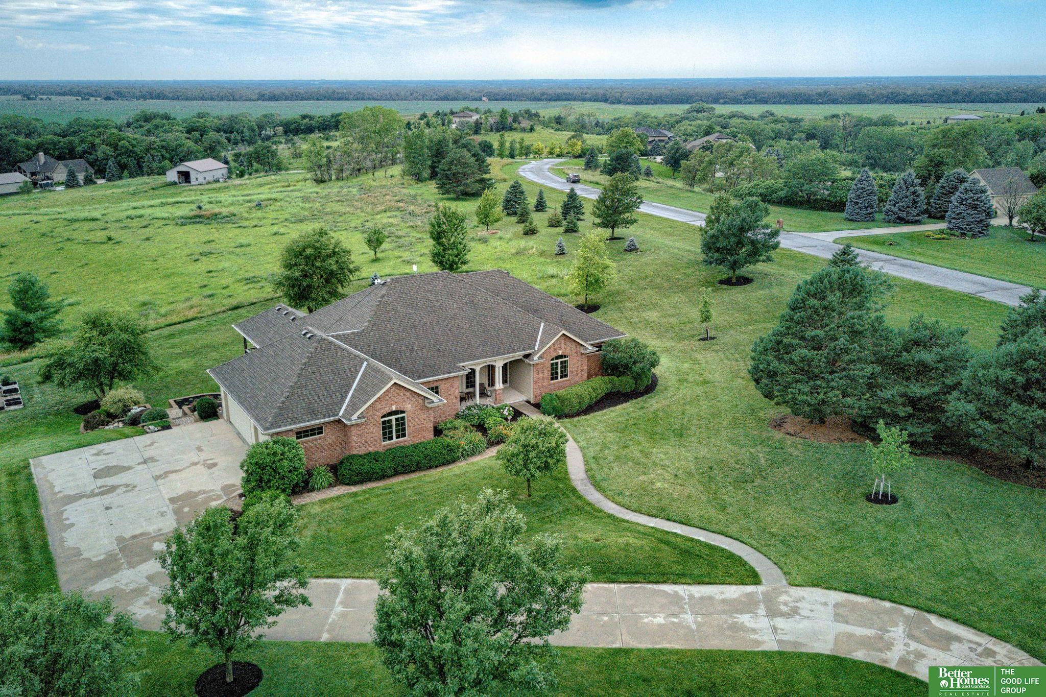 S 233rd Cir, Gretna, NE 68028