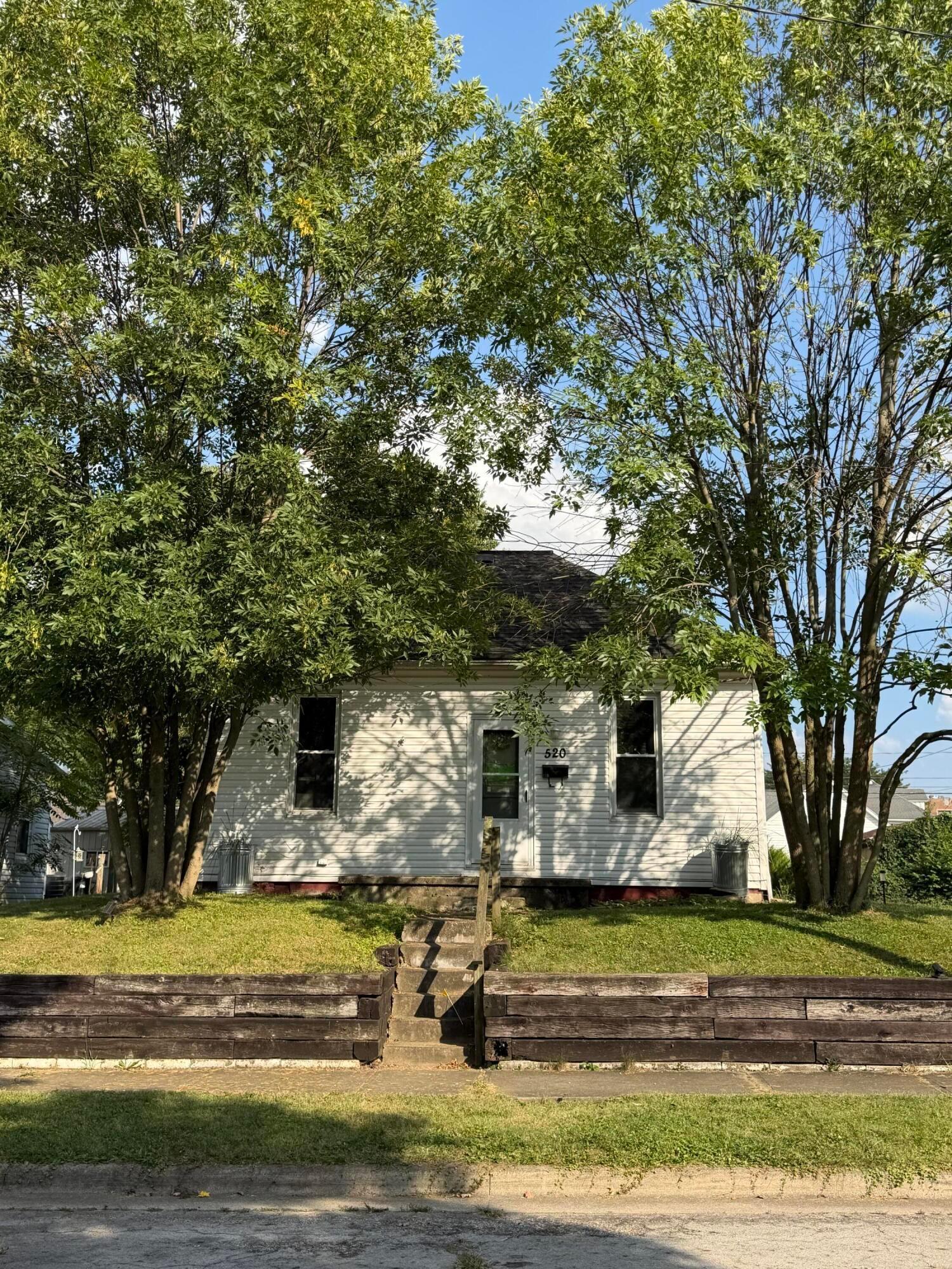Elm Ave, Circleville, OH 43113