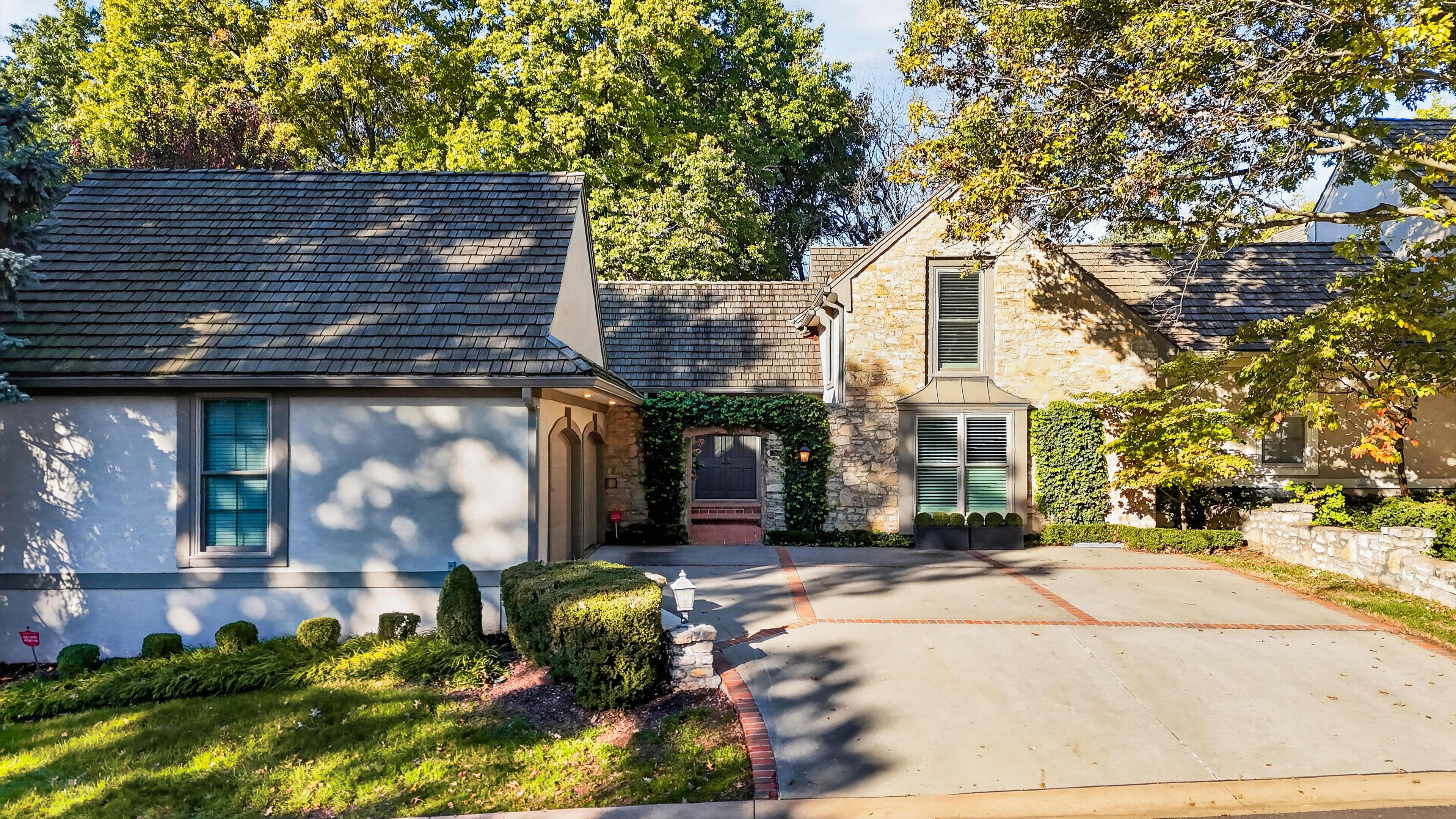 Bristol Ct, Prairie Village, KS 66208