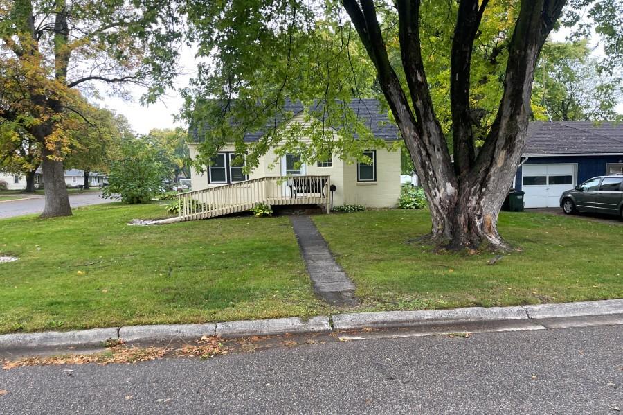 College Ave Ne, Hutchinson, MN 55350