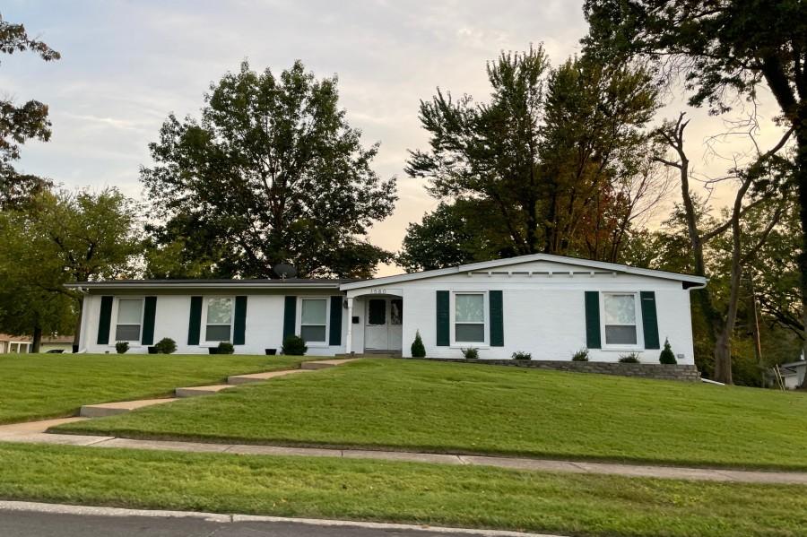 Surrey Dr, Florissant, MO 63033