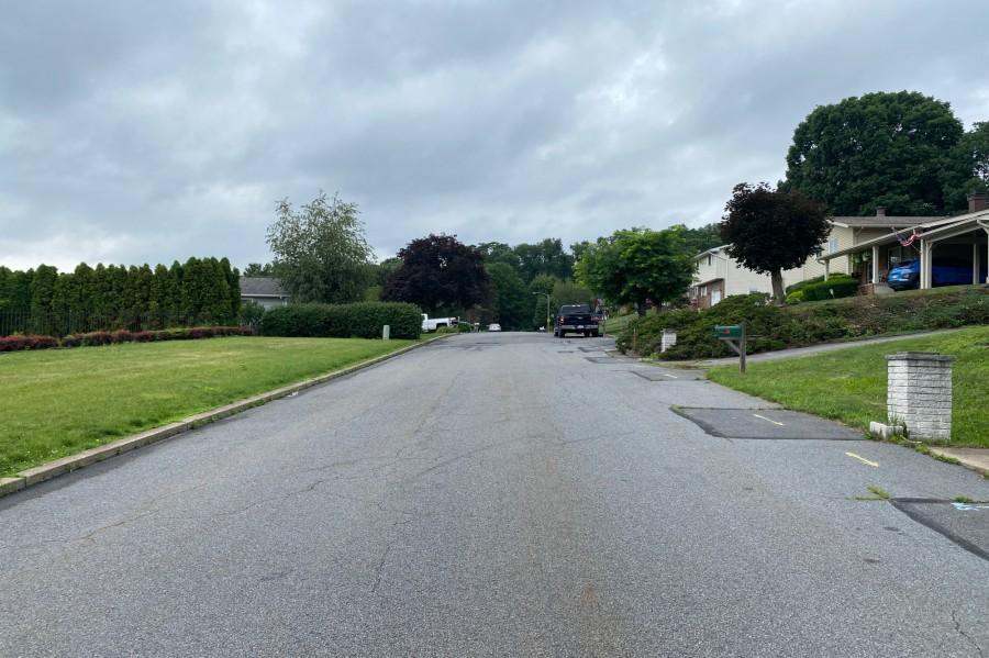 Leslie Ln, Pittston, PA 18640