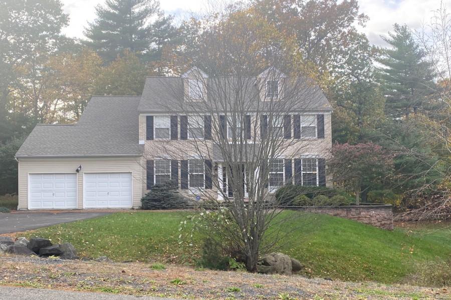 Hilltop Cir, East Stroudsburg, PA 18301