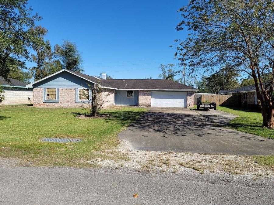 Lancaster Dr, Orange, TX 77632