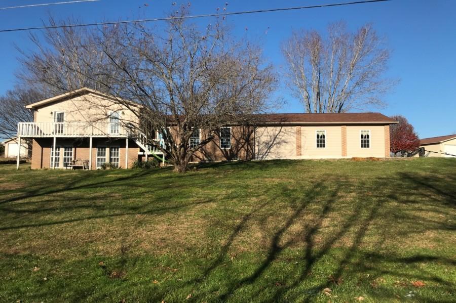 Crestview St, Grayson, KY 41143