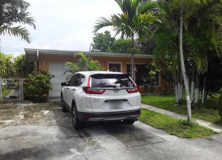 Ludlam Dr, Miami Springs, FL 33166