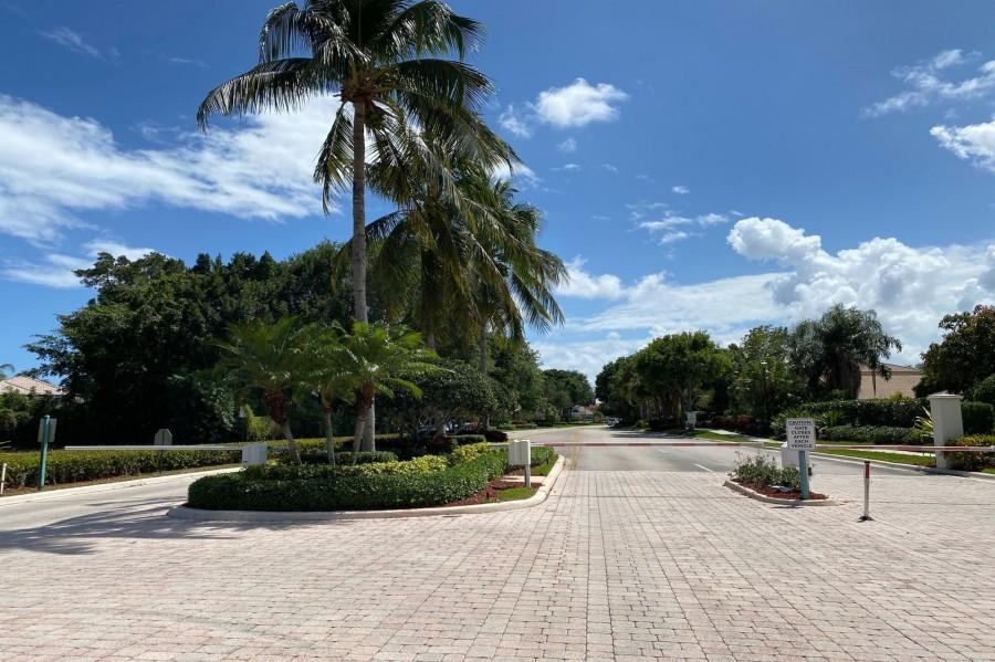 Lake Tahoe Cir, West Palm Beach, FL 33409