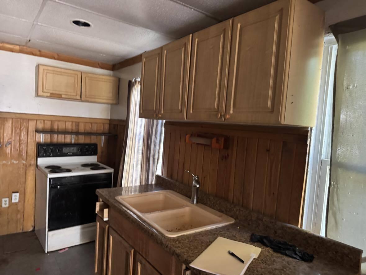 Locust St, Rainelle, WV 25962