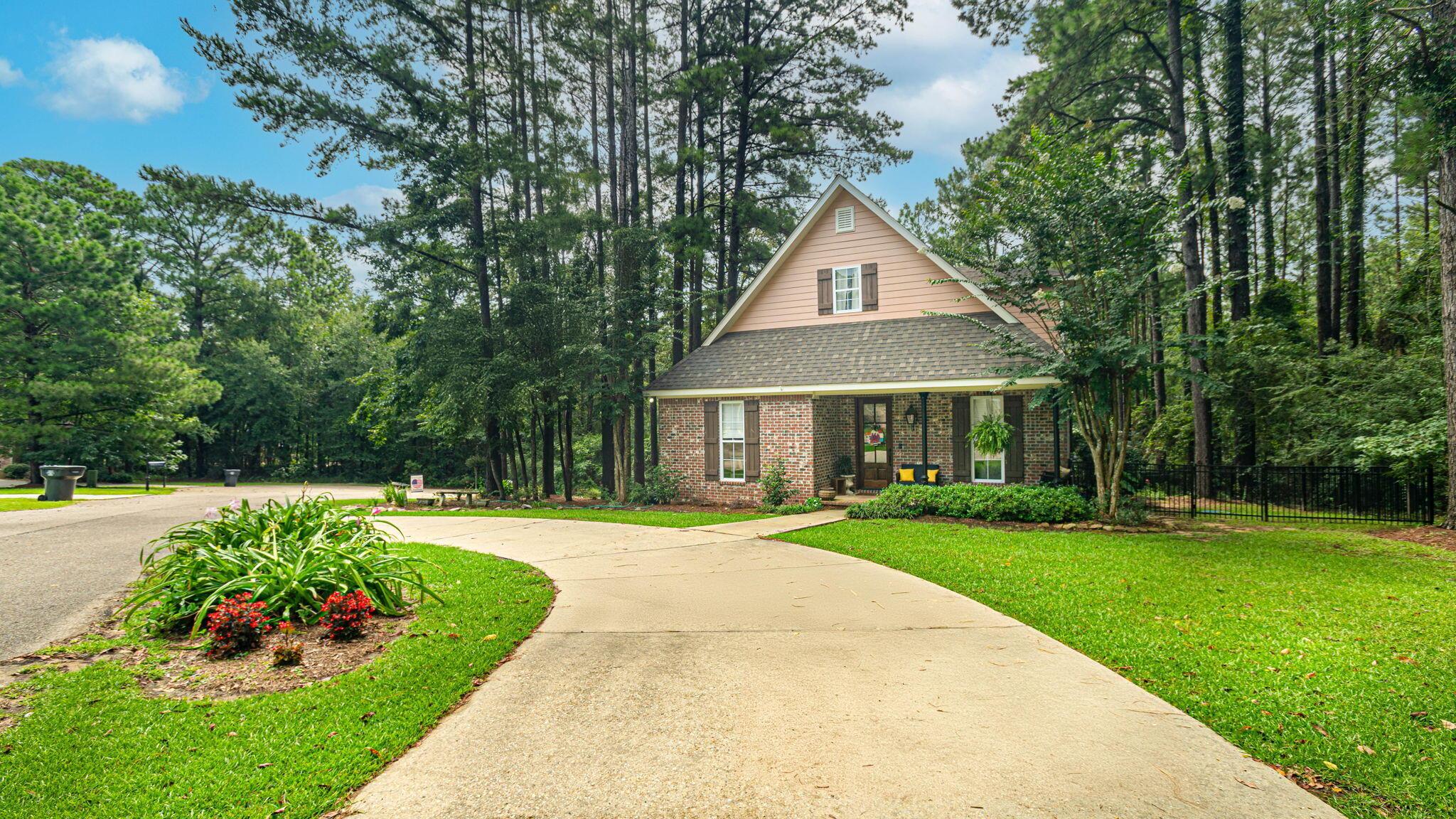 Stone Dr, Hattiesburg, MS 39402
