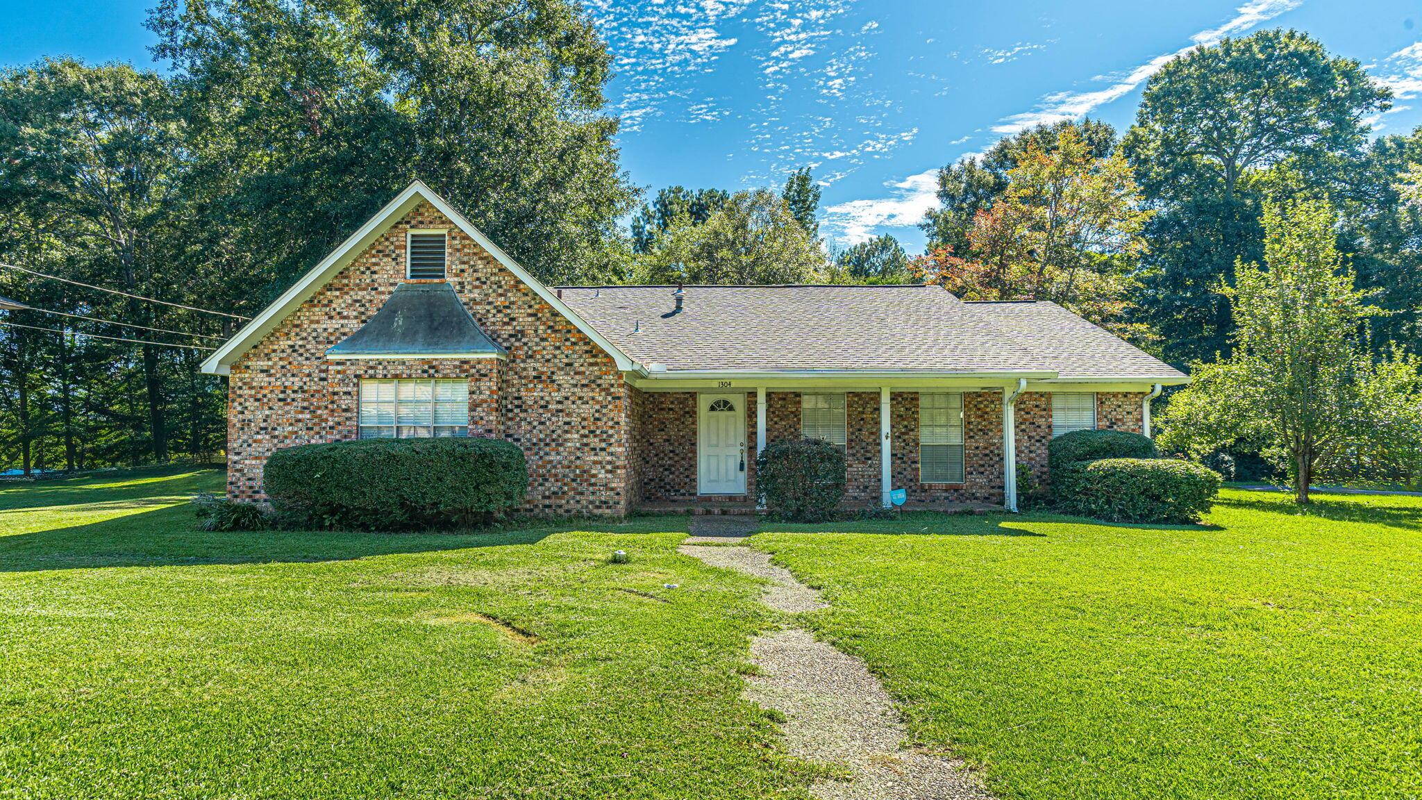 Marie St, Hattiesburg, MS 39402