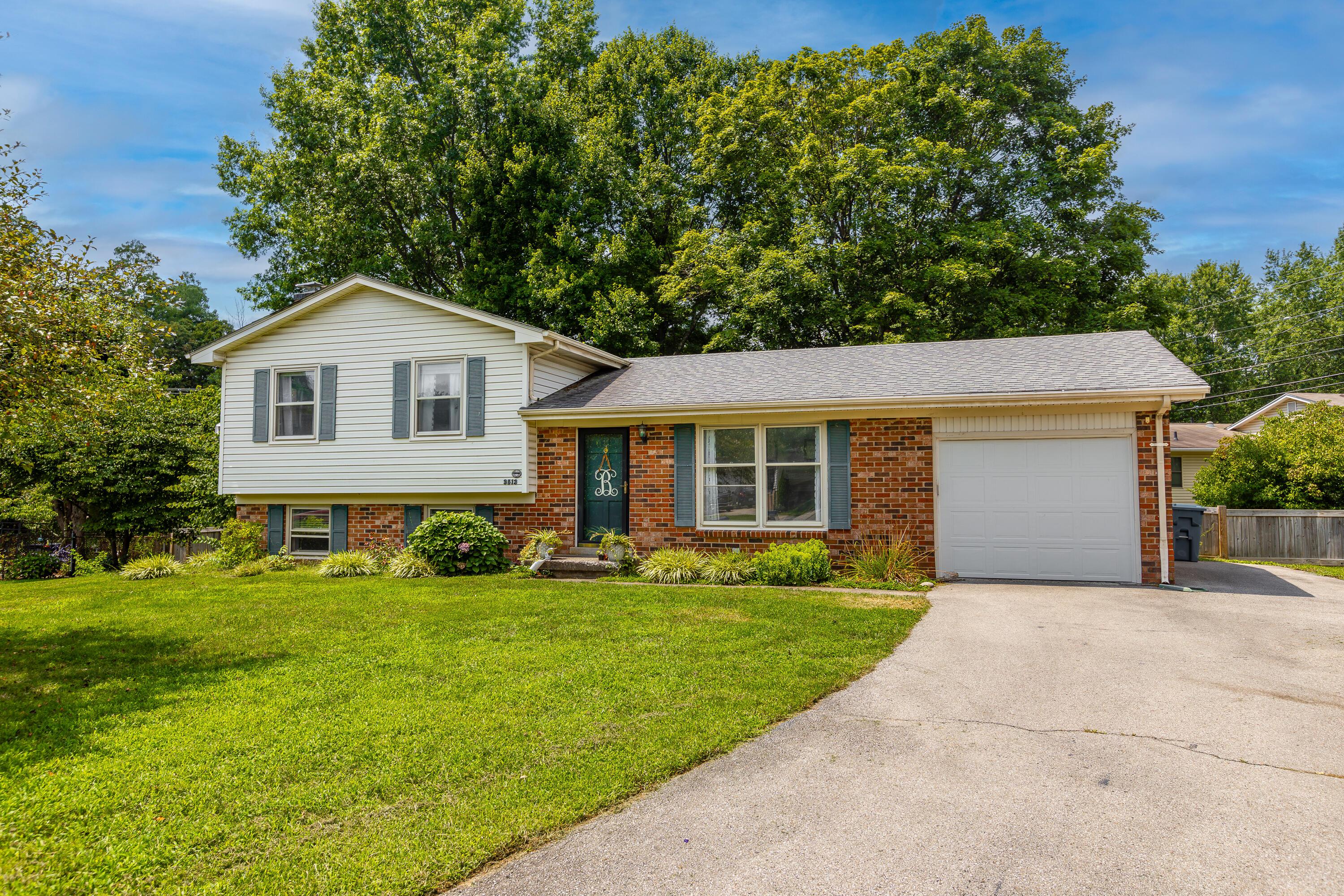 Mellinocket Ct, Lexington, KY 40503