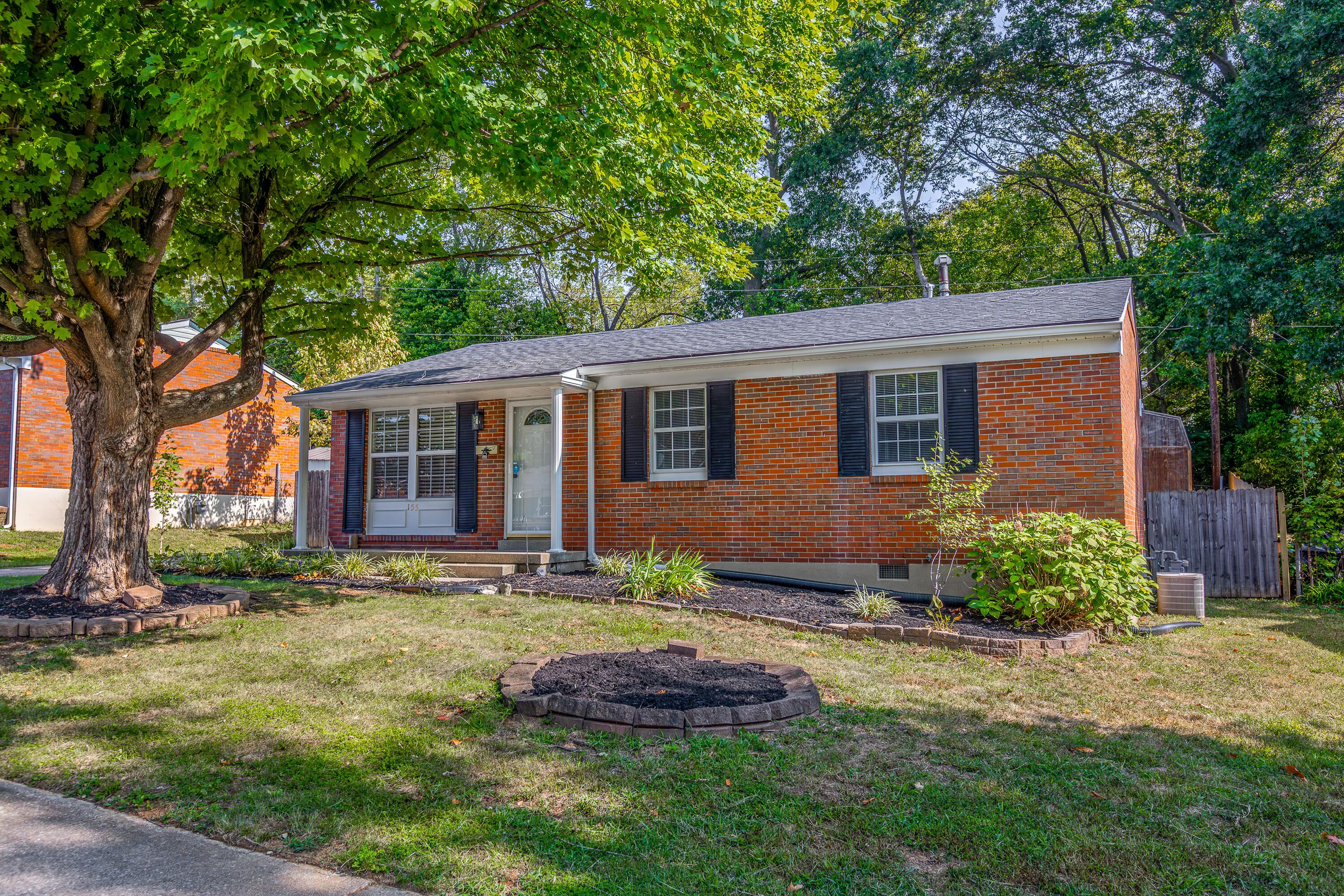 Hickory Dr, Frankfort, KY 40601
