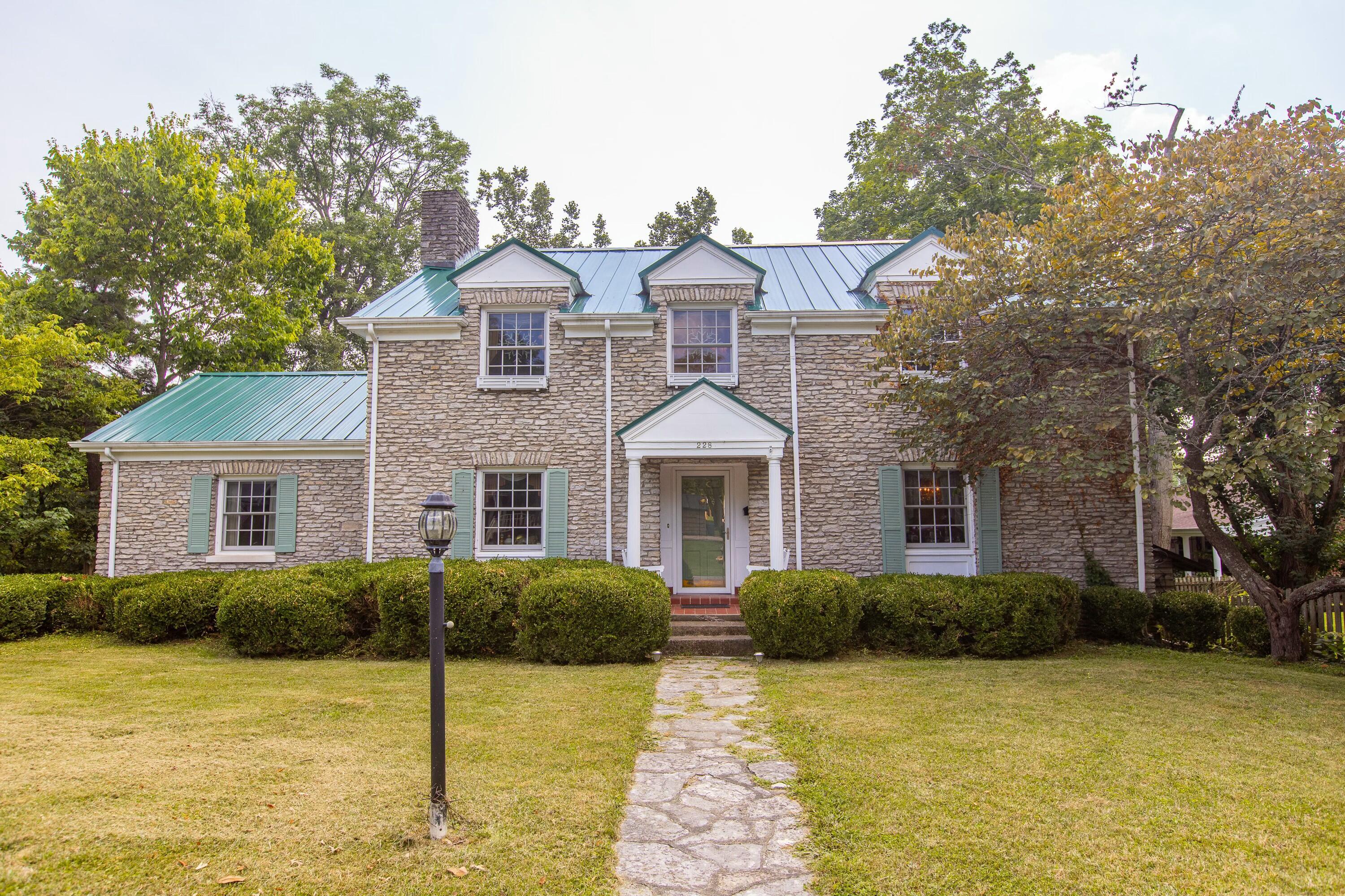 Moundale Ave, Winchester, KY 40391
