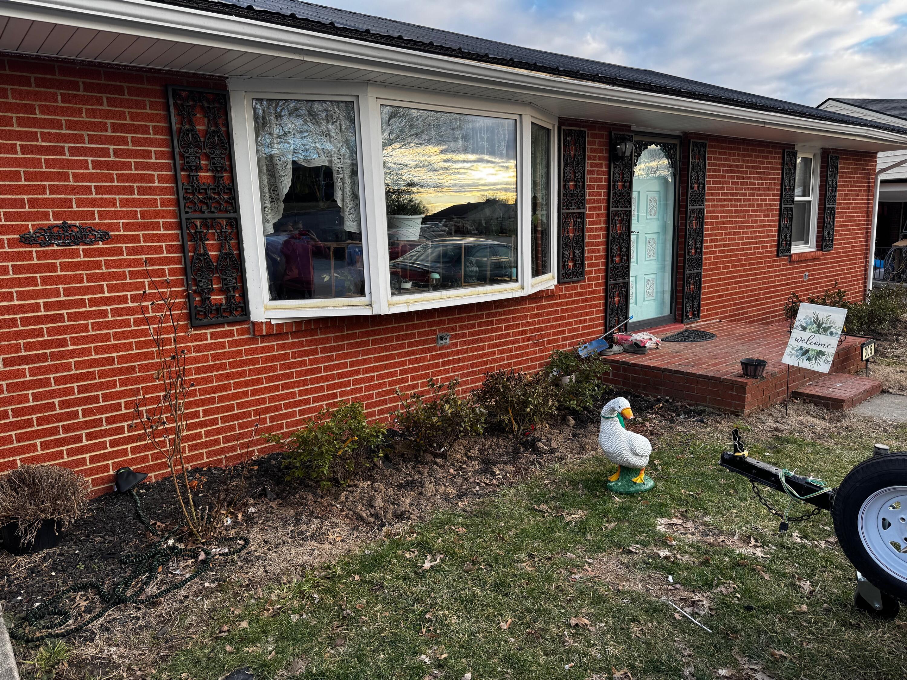 Douglas Ct, Carlisle, KY 40311