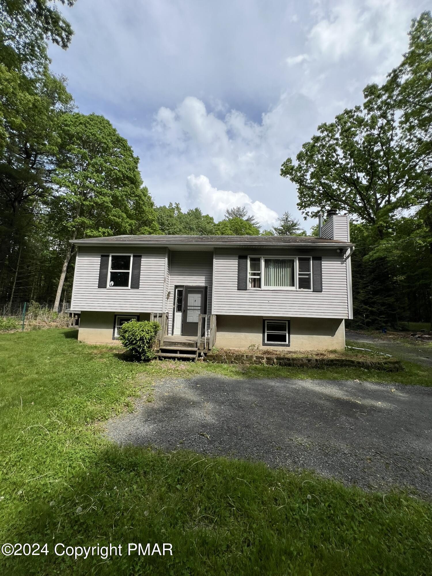 Beach Ln, Dingmans Ferry, PA 18328