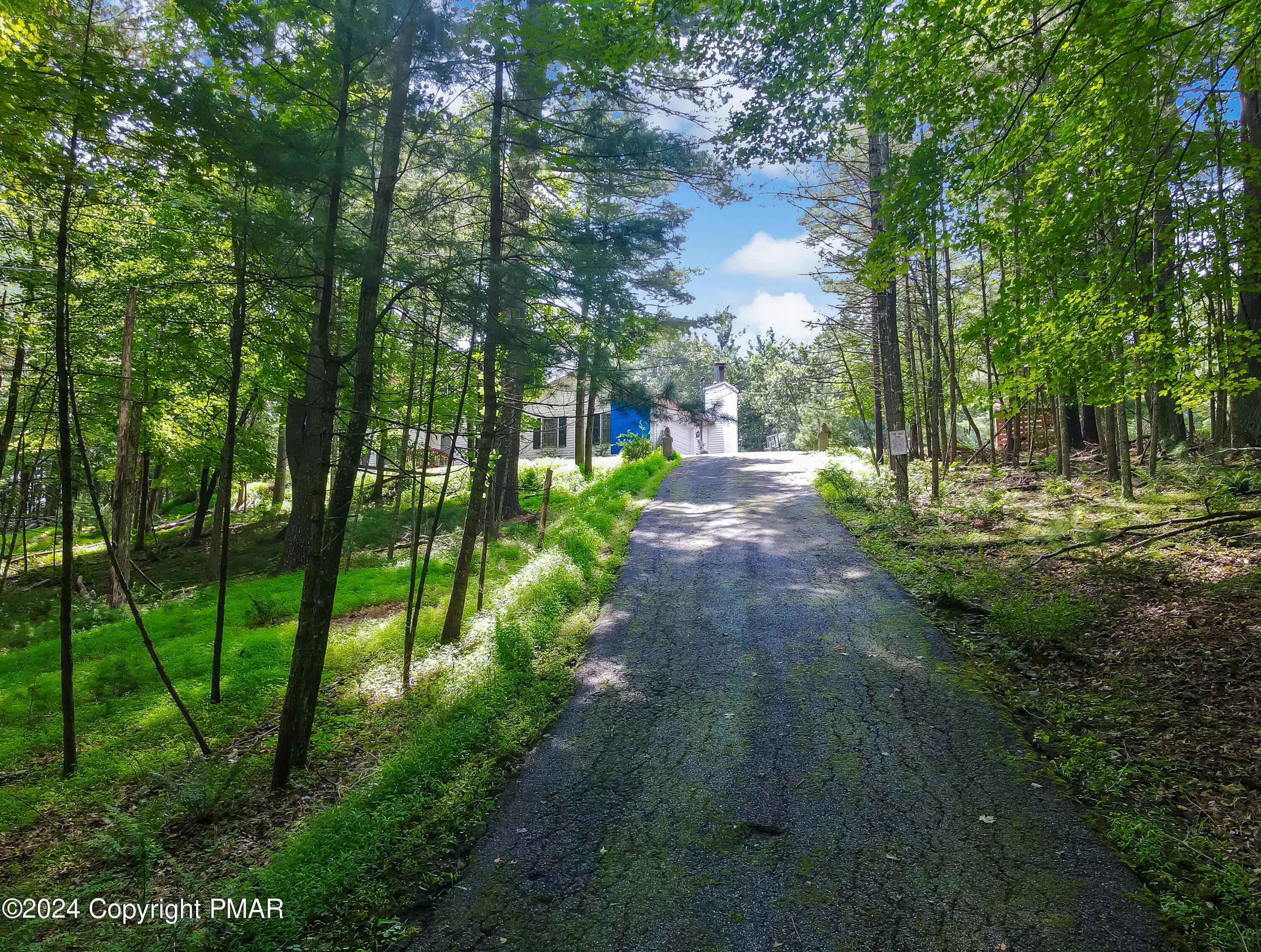 Sherwood Forest Rd, Stroudsburg, PA 18360