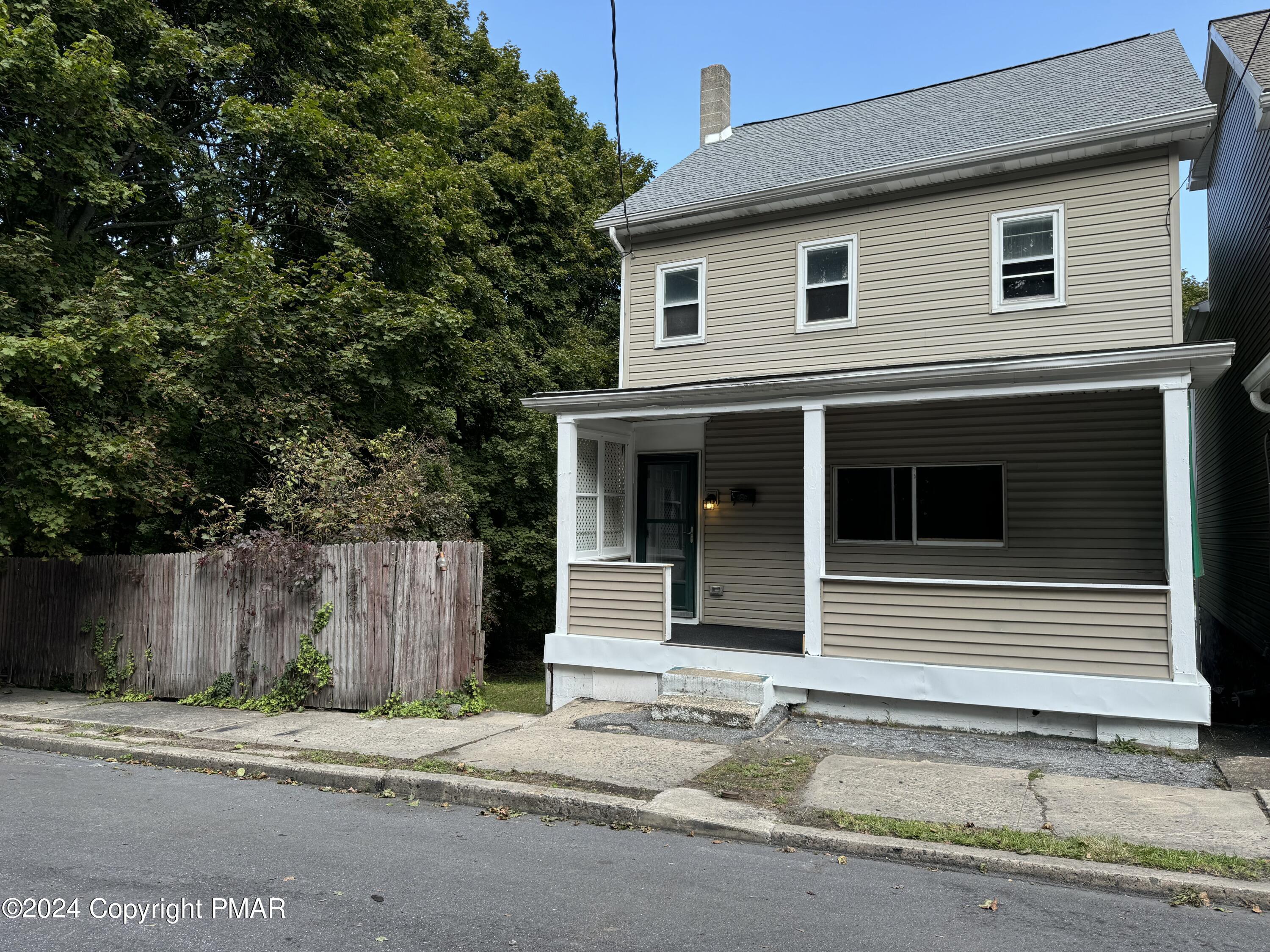 W White St, Summit Hill, PA 18250