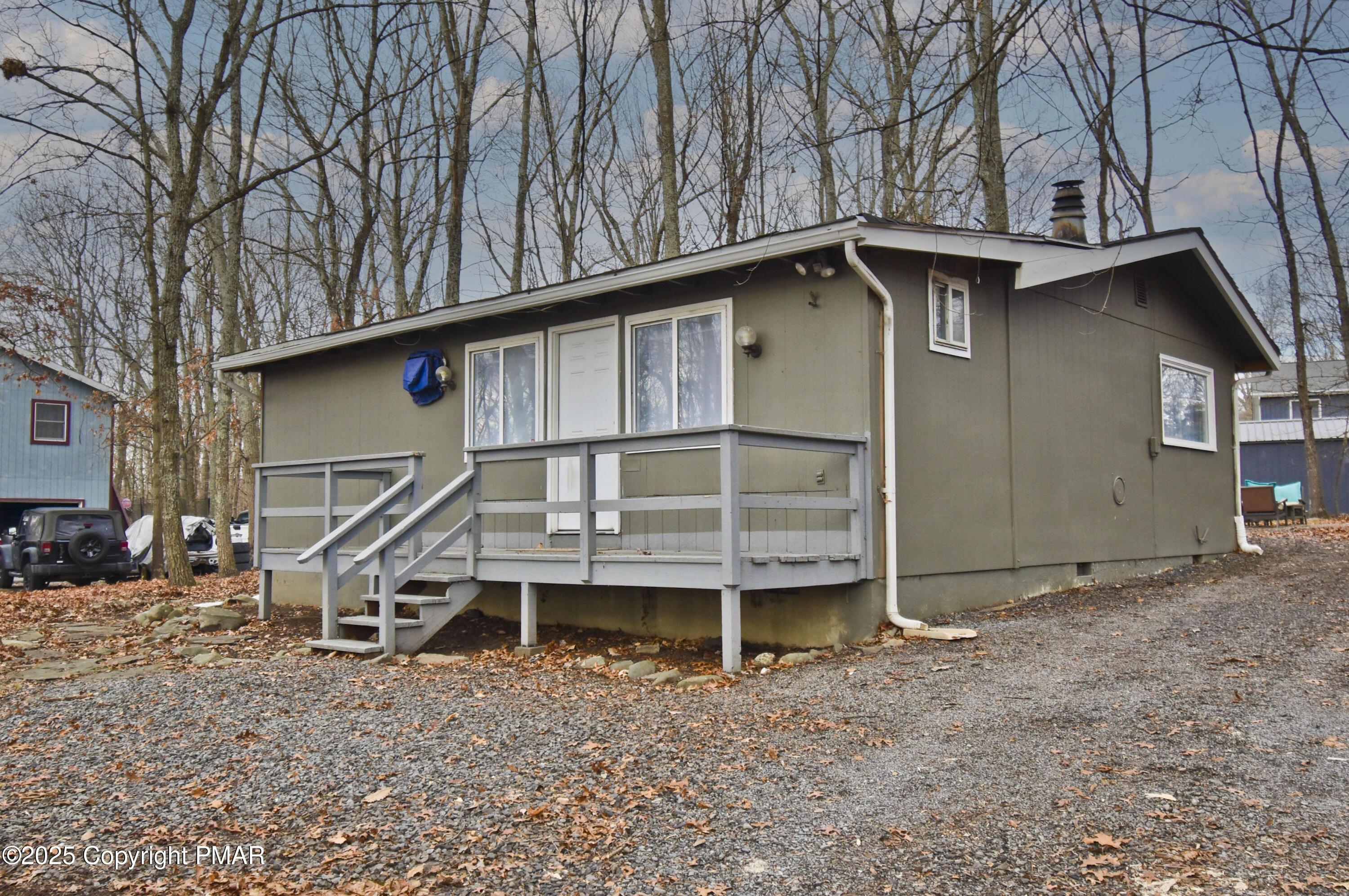 Hilltop Cir, East Stroudsburg, PA 18302