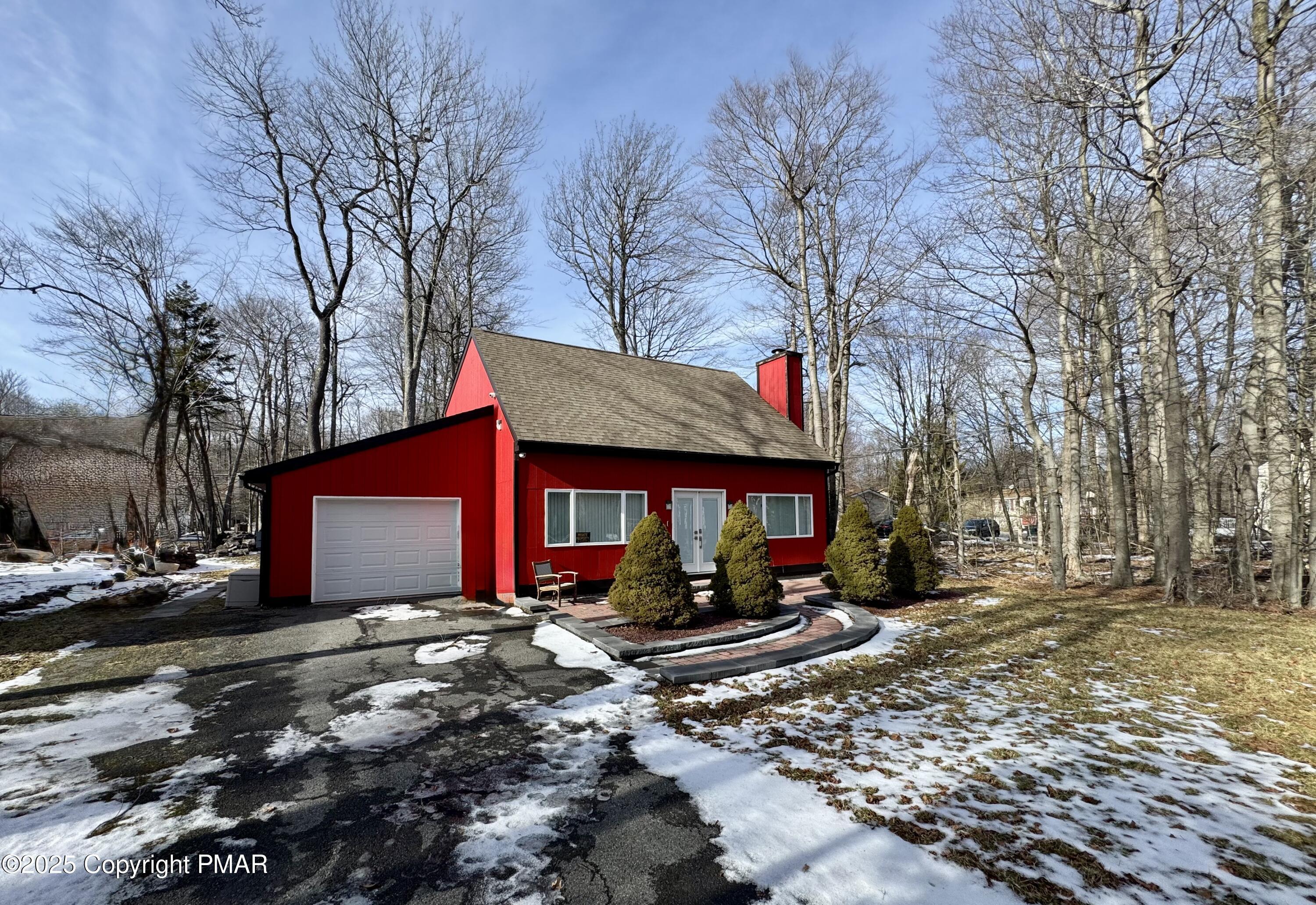 Winding Way, Tobyhanna, PA 18466