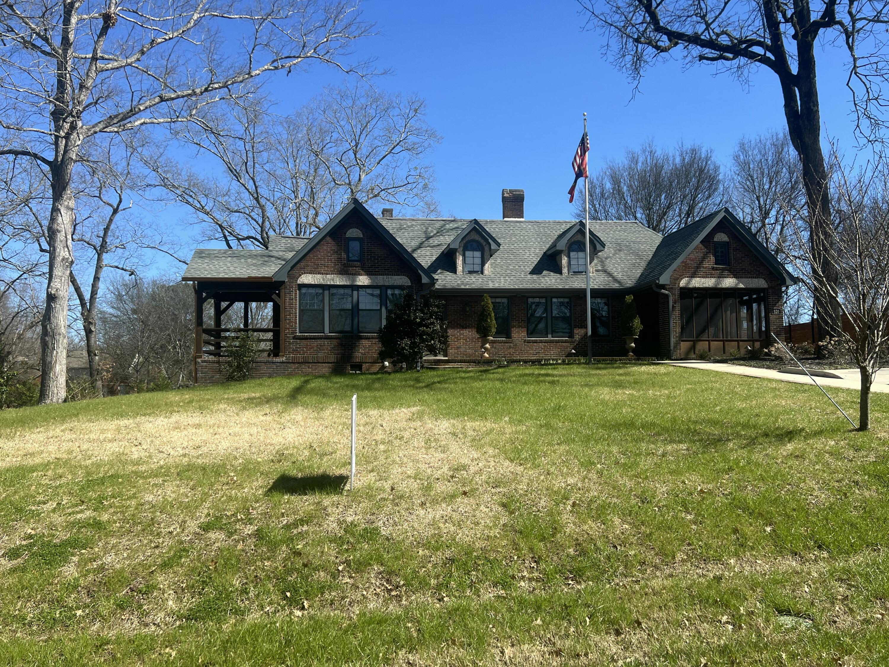 Robins St, Tupelo, MS 38804