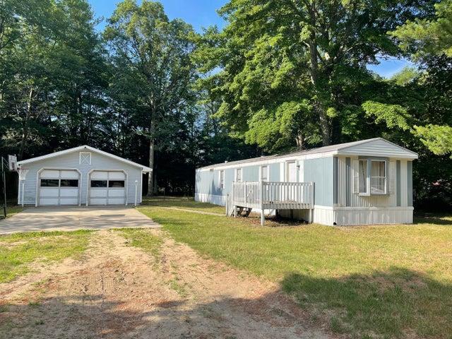 Robinhood Dr, Montague, MI 49437