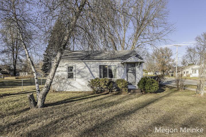 E Pearl St, Greenville, MI 48838
