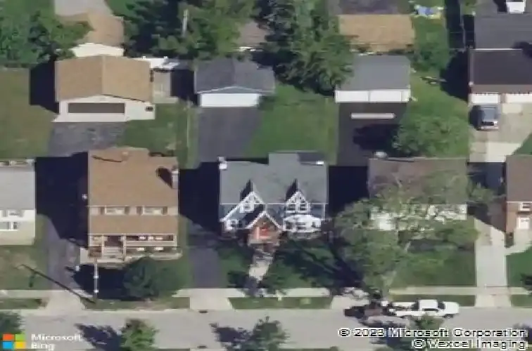 Tullamore Rd, Cleveland Heights, OH 44118