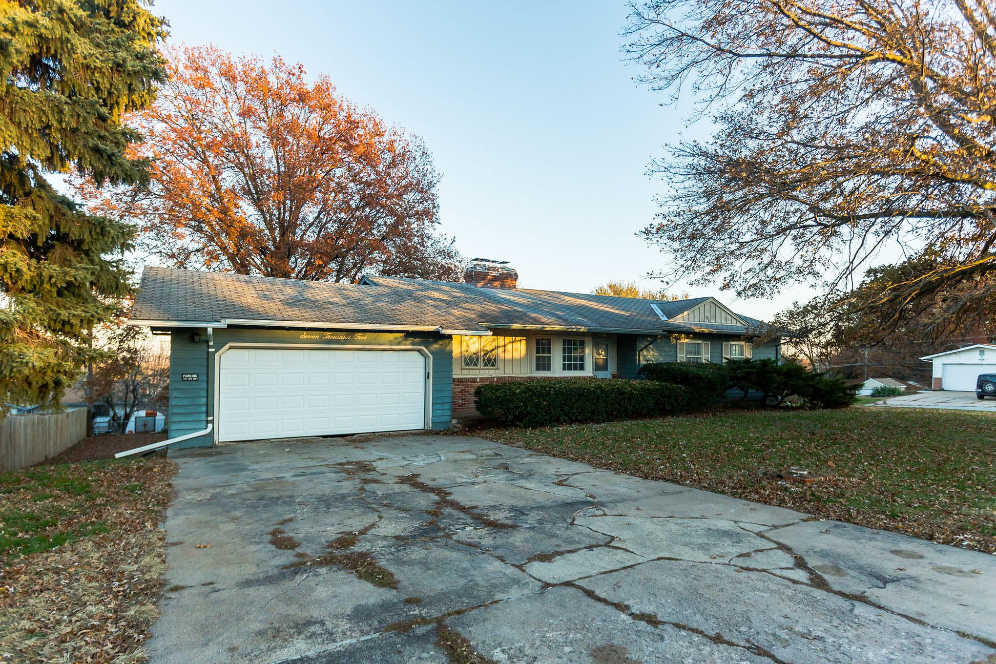 N 52nd St, Omaha, NE 68152