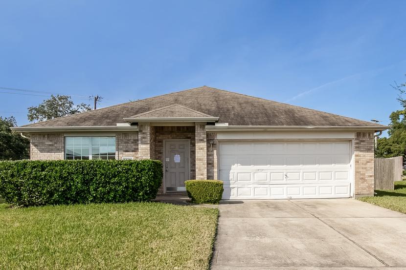N Heritage Oaks Dr, Texas City, TX 77591