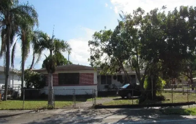 Ne 136th St, North Miami, FL 33161
