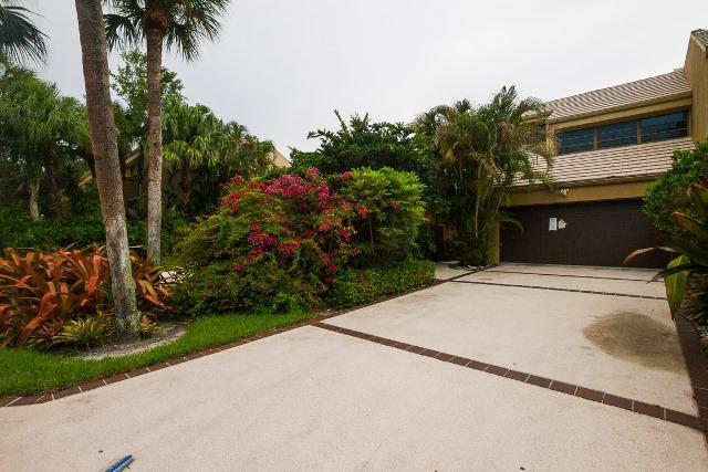 Saint Albans Dr, Boca Raton, FL 33486