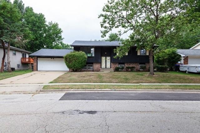 S Bayberry Ct, Bloomington, IL 61704