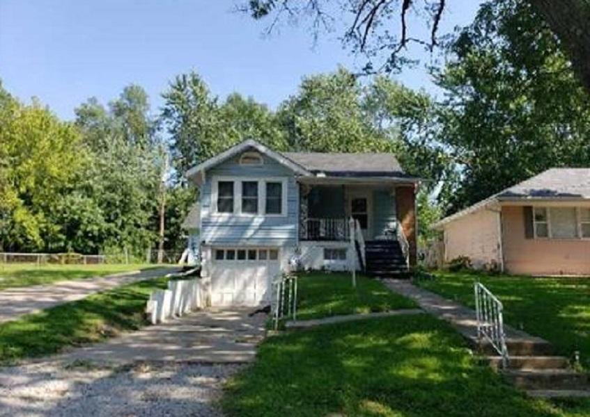 Ne Chaumiere Rd, Kansas City, MO 64117